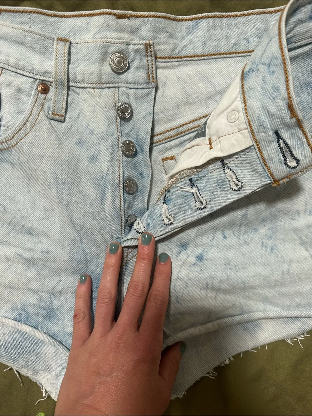 Levi’s 501 Original Fit High Rise Women’s Shorts - Picture 7 of 9